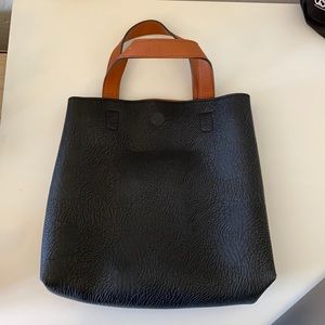 Reversible tote with strap
